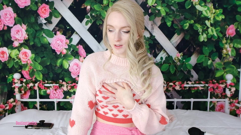 Destination Kat: हिचकी स्तन विकास