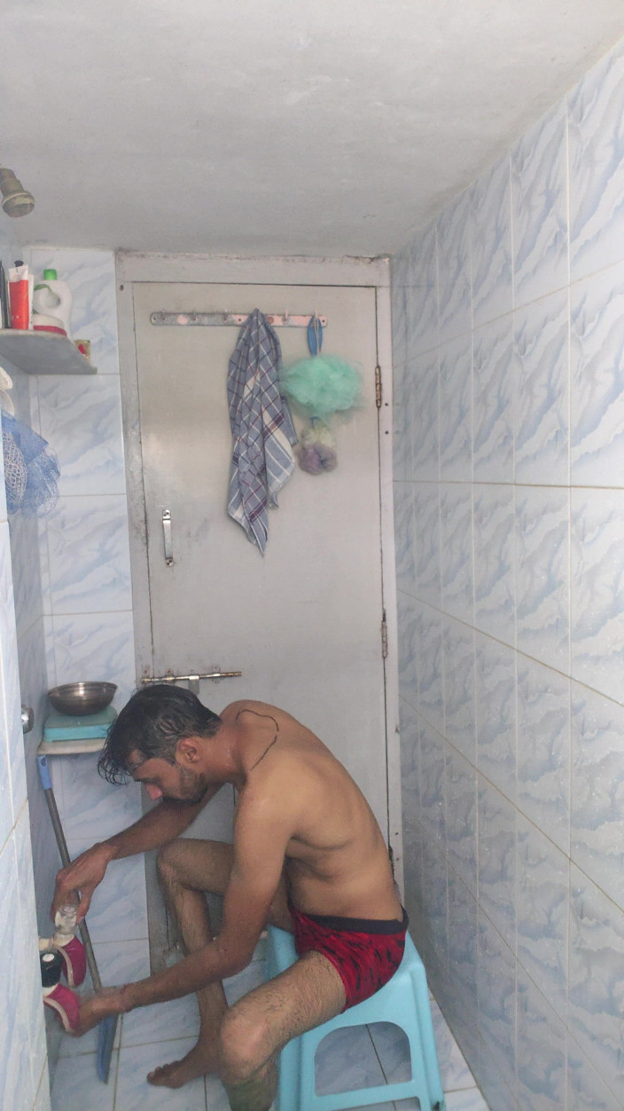UltraHotBoy69: Get Bath Nude with Face
