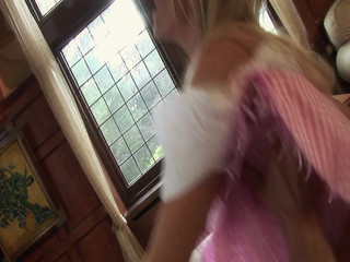 DARVASEX: Docela prsatá blondýnka si užívá tvrdé šukání