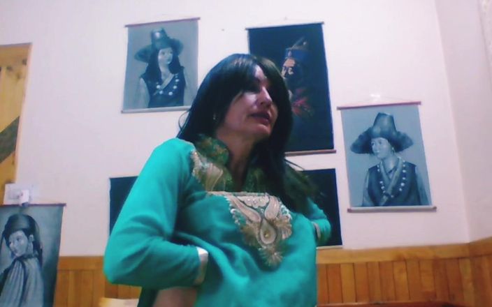 Bolly Karma: Une femme sexy pas si innocente