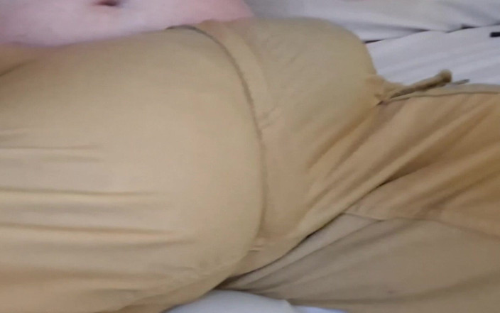 Monster_Meat_: 裤子上的大凸起