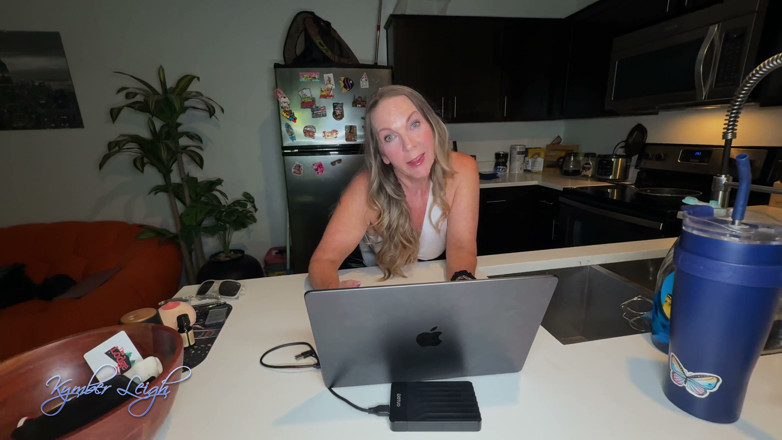 Scott Trainor: Cheating Mature MILF PAWG Takes Big Dick of Younger Employee