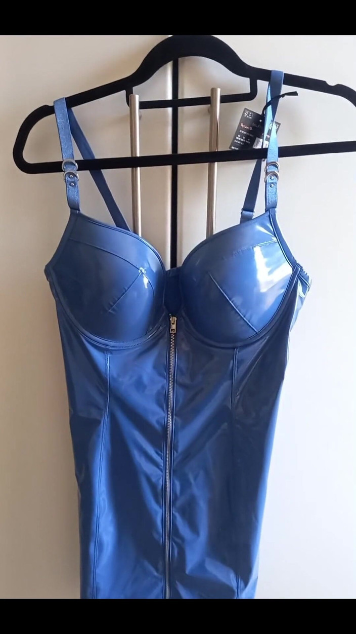 Kinky Lyrical: Fui às compras de lingerie e encontrei o vestido mais incrível!