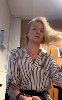 Cur1ouscoup420: Sentado no escritório, não posso esperar pelo fim de semana...