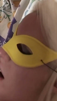 Paar in Masken Hat Sex Vor Dem Ensemble