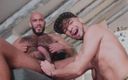 Leo Bulgari exclusive videos!!!: Den muskulösa porrstjärnan Louis Ricaute ger Leo Bulgari sin håriga,...