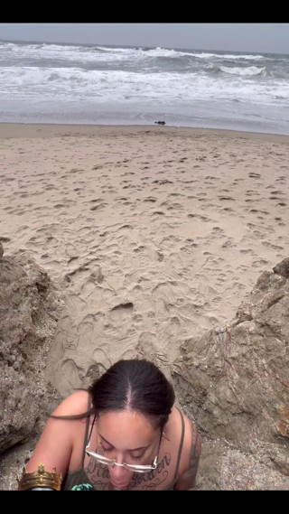 Maikingxxx: Marley Bee suce une bite à Ocean Beach à San Francisco