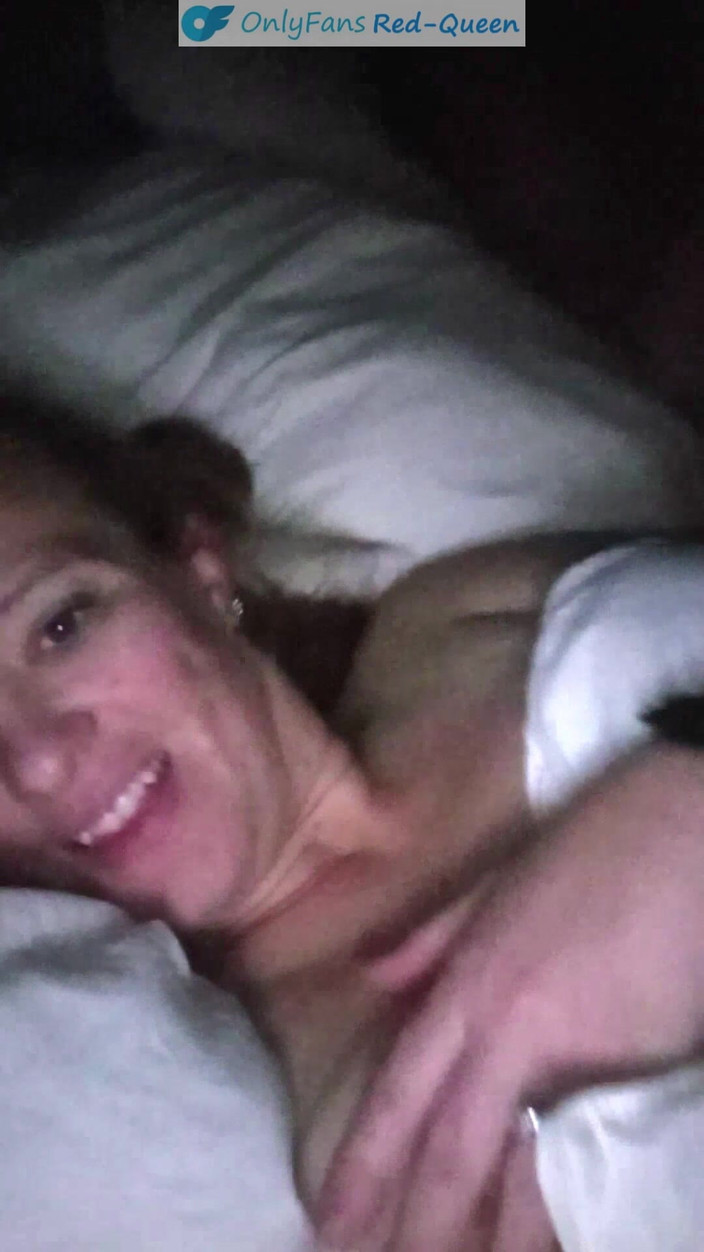 Red Queen: Cuckquean Nights - Împărțind un pat cu soțul meu și încornoratul lui