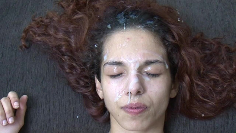 Ugly but HOT: Magrinha pequena buceta peluda fodida e gozada no rosto por...