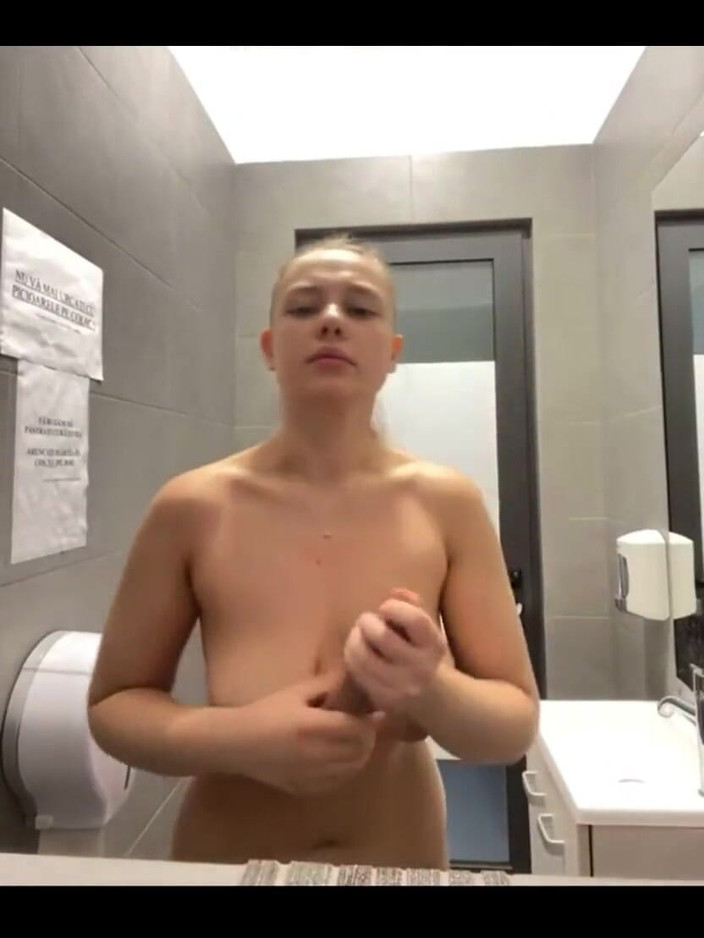 JuiceLussie: Мінет на публіці