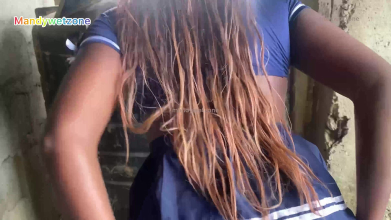 Mandywetzone: Tòa nhà chưa hoàn chỉnh nơi tôi đụ nữ sĩ quan
