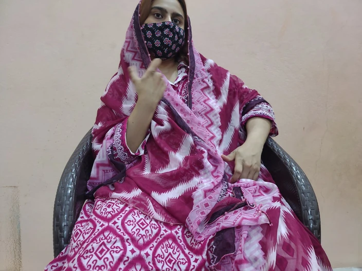 Faryal: 岳父哈尔迪儿媳妇的湿润湿润的phar di-印地语的东西