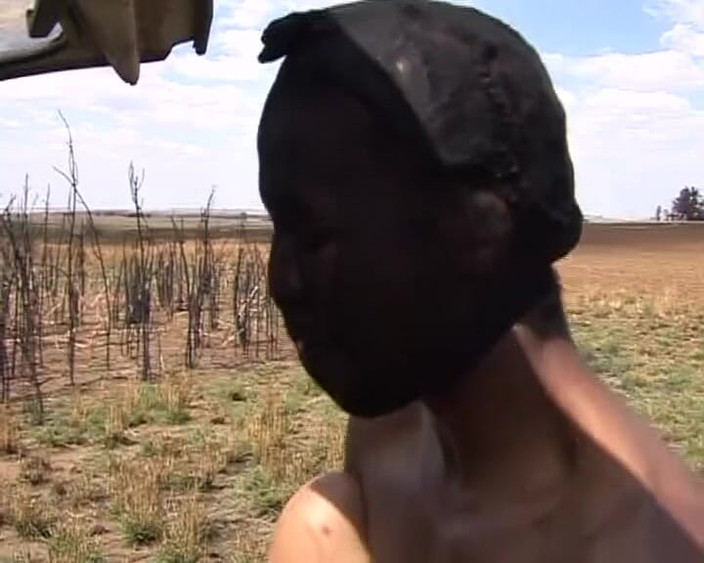 German amateur couples: Une salope noire attachée se fait baiser dans la nature...