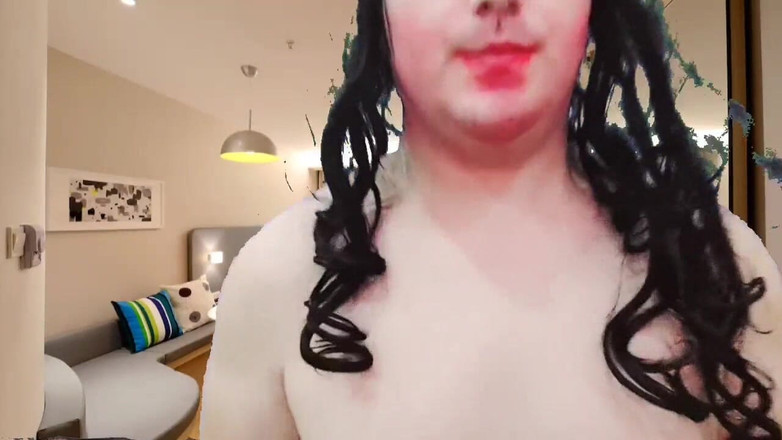 Kitty_Cross: 天然巨乳人妖性感的自我乳房打屁股热辣娘娘腔变装者