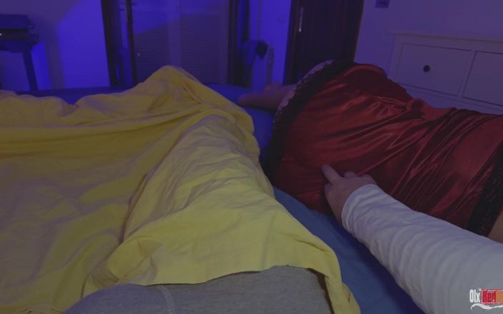 OlxRedFox: 내 꿈인가? 내 새엄마를 따먹고 그녀의 보지에 사정하거나 꿈에서 따먹히는 걸까?