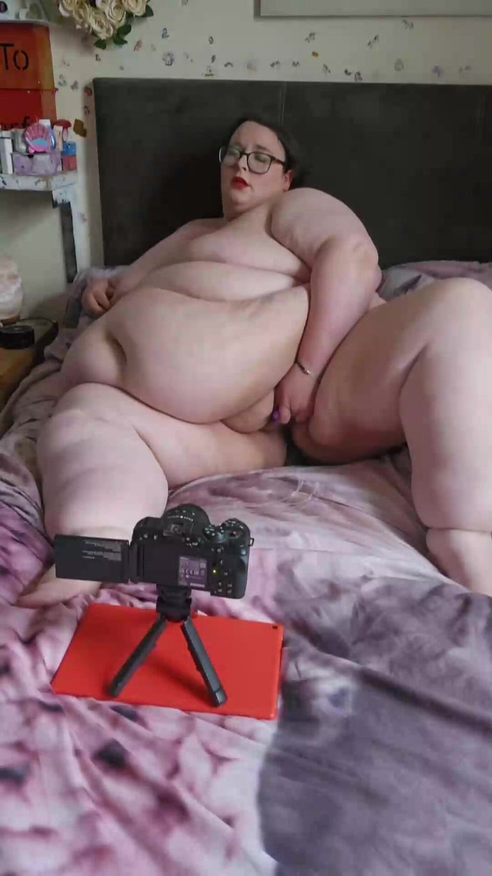 SSBBWLadyBrads: SSBBW hautnah muschispiele teil 2