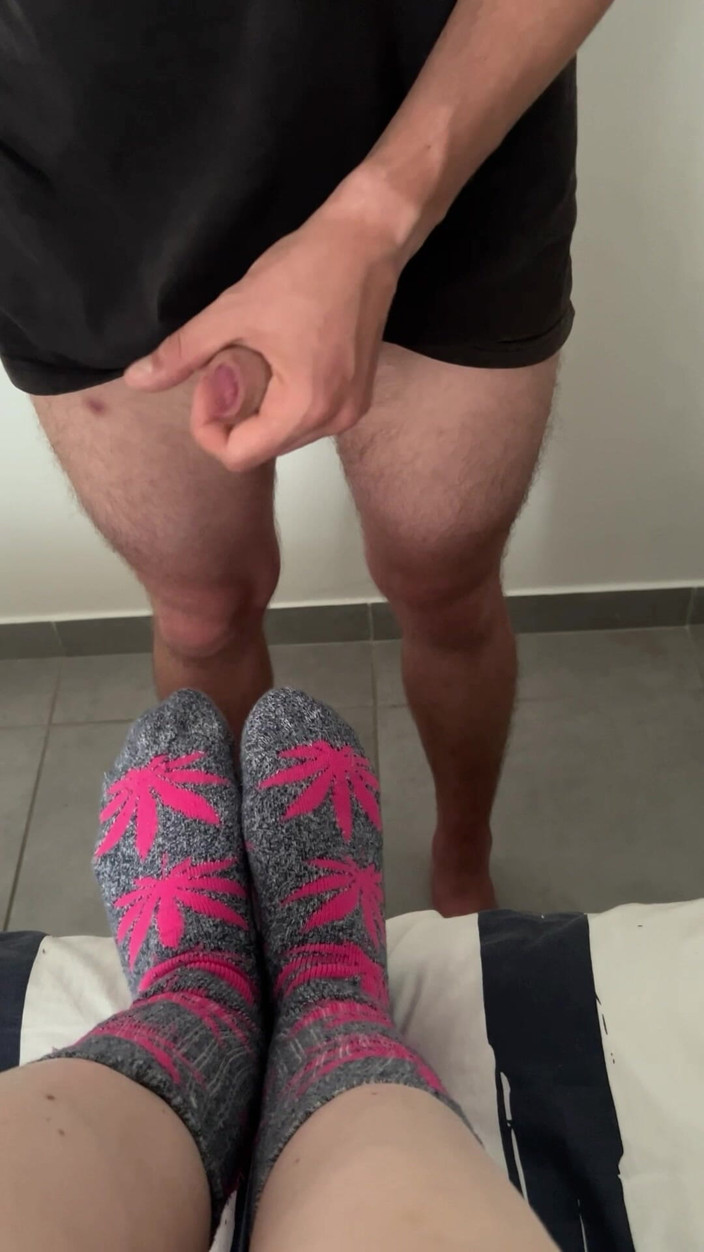 Frenchsockjob: Mina strumpor är ny styvbror !!