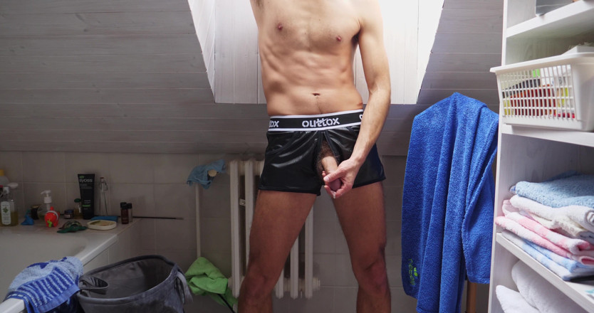 Jerking studs: mere ne poorn zipar ko joging shorts aajmaana aur mere...