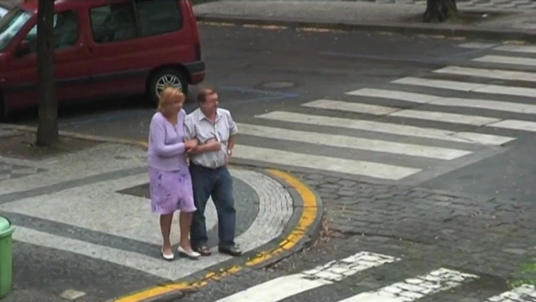 My porn family: Ela descobre que seu marido lambendo a buceta doce de...