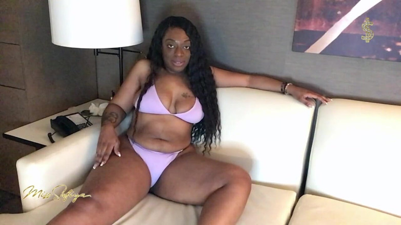Miss-Safiya: Stroke for my sexy sneezes