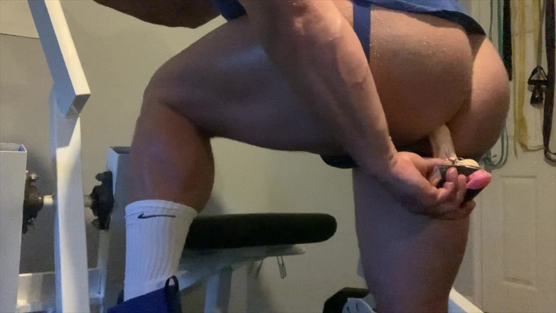 Jack stacked: Analdildofick im fitnessstudio