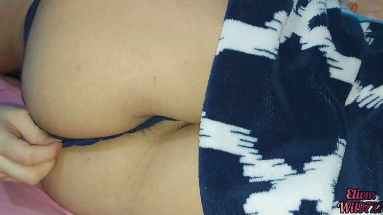 Wil9727: 그녀의 속옷을 입은 의붓딸의 보지를 보고