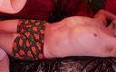 Arya Grander: Göbek fetişi: onun için yağ masajı! Ahududu gıdıklama, göbek gazı,...