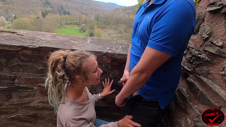 German Fuck Girls: 대중! 성 여행에서 위험한 구강성교!