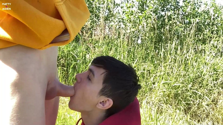 Matty And Aiden: Nastoletni geje Matty i Aiden bawią się na świeżym powietrzu