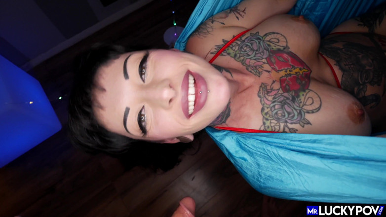 Mr.Lucky POV: Zábava při šukání koz s potetovanou MILFkou - Mr. Lucky POV 4k