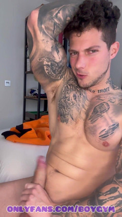 BoyGym: Pemain Bola Sepak Mengongkek Lubang Awak Dengan Zakar Gemuk – Boygym...