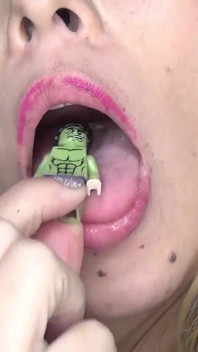 Skvělé!! Polykání Super Velkého Hulk Lega