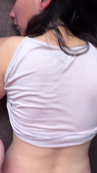 Üvey anne üvey oğluna boyun eğer ve o da onu kullanır