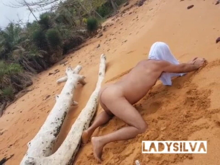 Ladysilvas: Ladysilva nuda sulla spiaggia con un sacco di culo arrapa