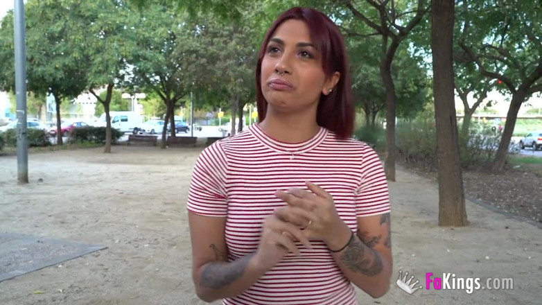 FAKings: Elle en veut de plus en plus ! Valeria se chevauche...