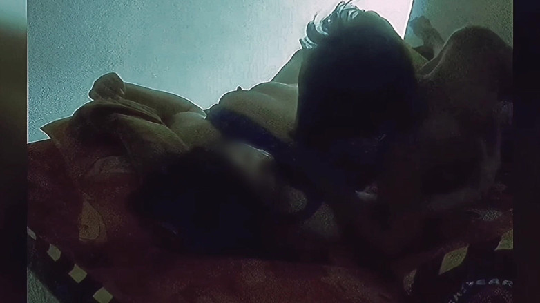my_wife_chubby: Teruskan menjilat dan menghisap puting isteri awak, bayi