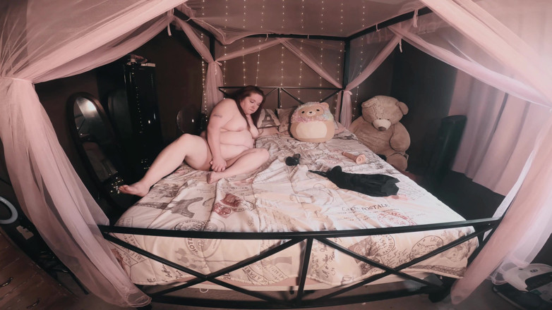 SexyNEBBW: Letto pieno di giocattoli