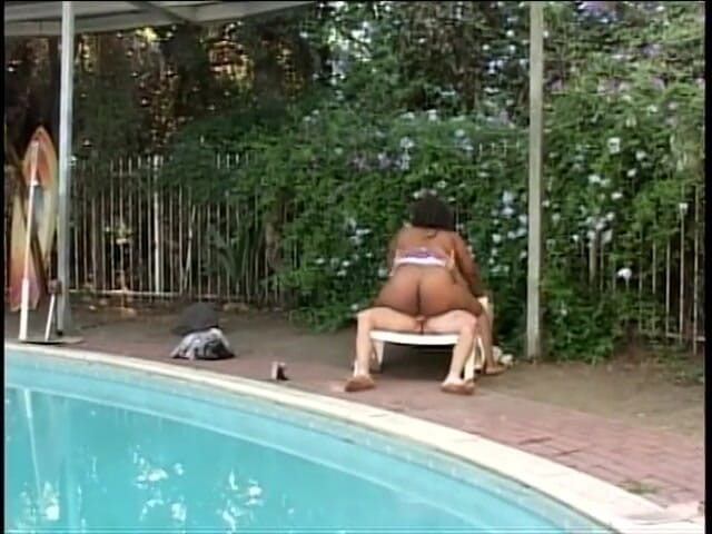 Best Butts: Чорну красуню з гарним бюстом облизують і трахають білим членом