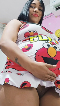 Keli dans son pyjama elmo, veut sucer une bite