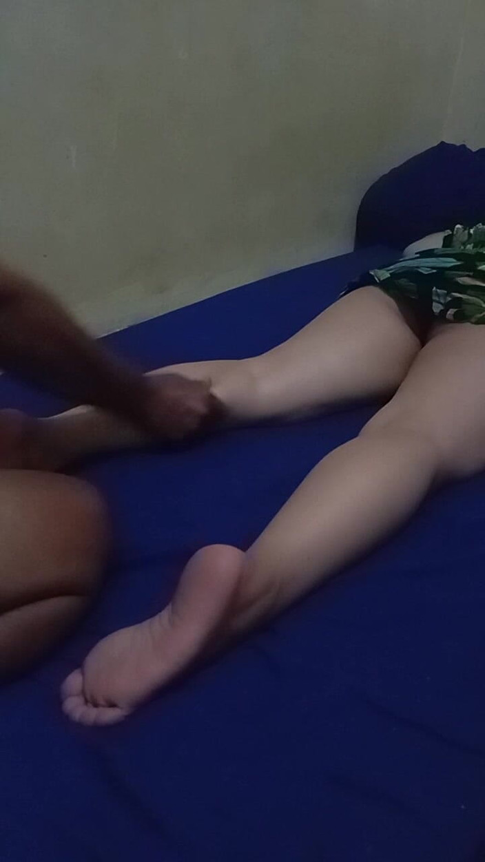 Angelina pop: Bạn của vợ tôi yêu cầu tôi thỏa mãn cô ấy...