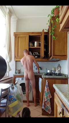 Boy jerking off: Jag börjar mina 10 semesterdagar