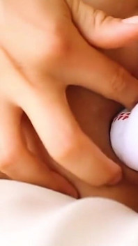 Vollbusige latina brünette pOV muschi blankziehen und baseball einführen
