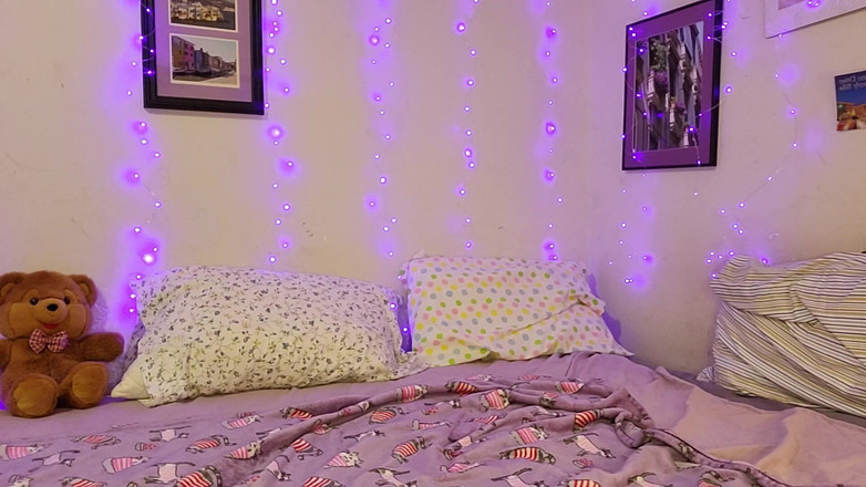 Brenna Lilac: पेंटी सजा