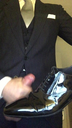 Master Shiny Shoes: CEO가 날카롭게