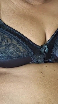 Puremature Azjatycka milf czuje się samotna