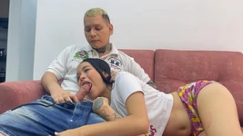 Invito la mia piccola sorellastra a guardare film per farmi scopare e sborrare nel culo.