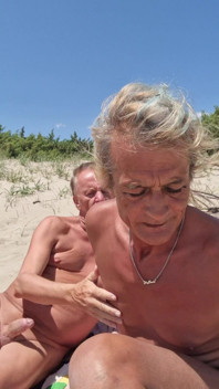 Strip-tease nudiste sur la plage, émission de sexe gigindave, petite amie transsexuelle, rencontre publique mobile 4k 20250519 p1