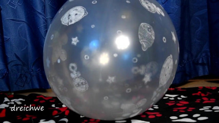 Dreichwe: Il baise un ballon transparent