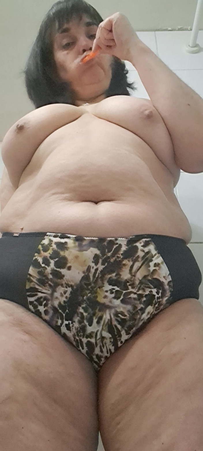 Mommy big hairy pussy: Vorrei infilare le dita nella vagina bagnata