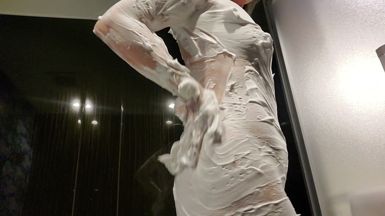 Mayumi Kanzaki: Let's Play Together Using Shaving Foam